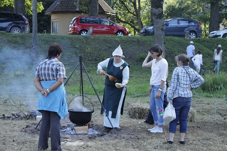 09.08.2014 Jaunpils pilī norisinājās Viduslaiku svētki, kuros satikās pagātne un nākotne, zūdot laika robežām - www.jaunpilspils.lv 09.08.2014 Jaunpils pilī norisinājās Viduslaiku svētki, kuros satikās pagātne un nākotne, zūdot laika robežām - www.jaunpilspils.lv 131218