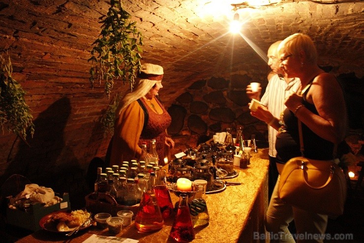 09.08.2014 Jaunpils pilī norisinājās Viduslaiku svētki, kuros satikās pagātne un nākotne, zūdot laika robežām - www.jaunpilspils.lv 09.08.2014 Jaunpils pilī norisinājās Viduslaiku svētki, kuros satikās pagātne un nākotne, zūdot laika robežām - www.jaunpilspils.lv 131220
