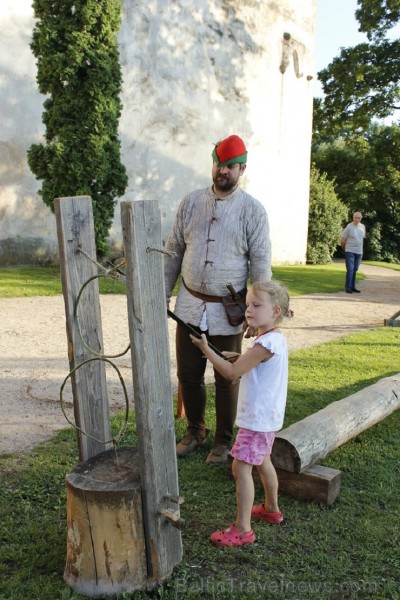 09.08.2014 Jaunpils pilī norisinājās Viduslaiku svētki, kuros satikās pagātne un nākotne, zūdot laika robežām - www.jaunpilspils.lv 09.08.2014 Jaunpils pilī norisinājās Viduslaiku svētki, kuros satikās pagātne un nākotne, zūdot laika robežām - www.jaunpilspils.lv 131227