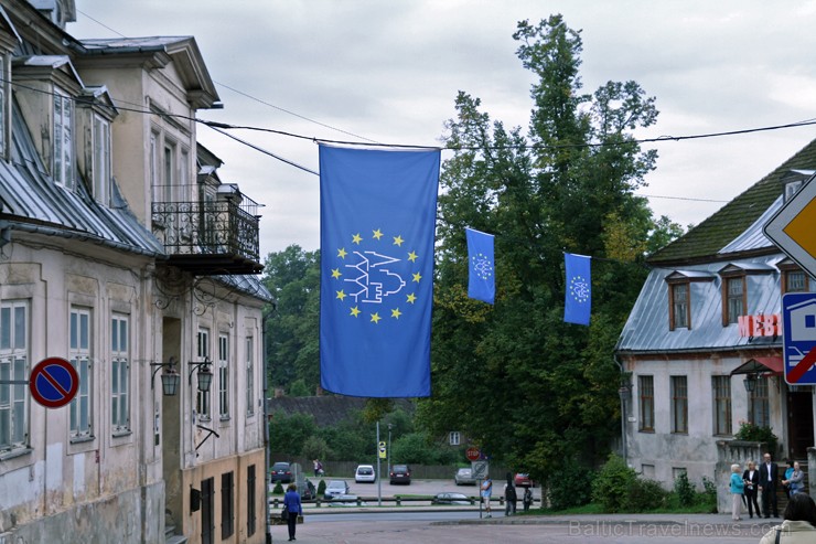 2014. gada 12. septembrī Cēsīs ar izglītojošu pastaigu pa Rīgas ielu atklājā Eiropas Kultūras mantojuma dienas - 2014. gada 12. septembrī Cēsīs ar izglītojošu pastaigu pa Rīgas ielu atklājā Eiropas Kultūras mantojuma dienas -