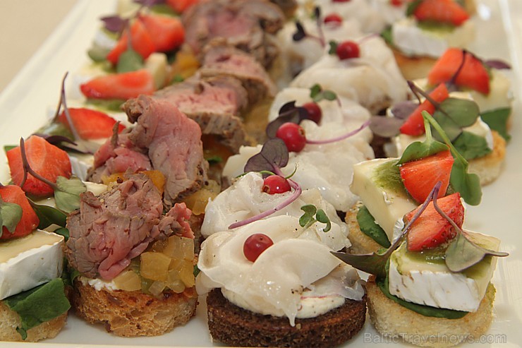 Restorāna «Le Dome» šefpavārs Māris Artišs kopā ar Santorini viesnīcas «Kirini Suites & SPA» restorāna šefpavāru George Iakovidi rīko «Gourmetfestival Restorāna «Le Dome» šefpavārs Māris Artišs kopā ar Santorini viesnīcas «Kirini Suites & SPA» restorāna šefpavāru George Iakovidi rīko «Gourmetfestival 134360
