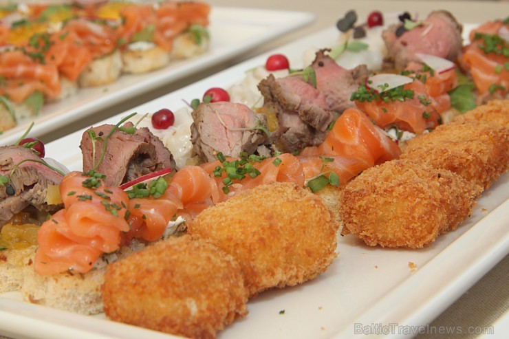 Restorāna «Le Dome» šefpavārs Māris Artišs kopā ar Santorini viesnīcas «Kirini Suites & SPA» restorāna šefpavāru George Iakovidi rīko «Gourmetfestival Restorāna «Le Dome» šefpavārs Māris Artišs kopā ar Santorini viesnīcas «Kirini Suites & SPA» restorāna šefpavāru George Iakovidi rīko «Gourmetfestival 134362
