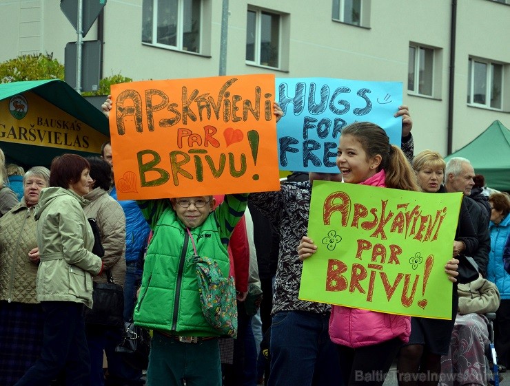 Sestdien, 11.oktobrī, Valmierā tika aizvadīts tradicionālais Simjūda gadatirgus. Šogad tas bija īpaši apmeklēts un priecēja kā pircējus, tā pārdevējus 136145
