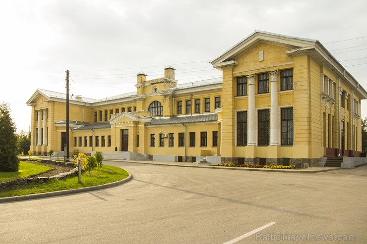 1926.gadā būvētā Gulbenes stacija, tā laika presē tika saukta par Latvijas provincēs lielāko un modernāko staciju 1926.gadā būvētā Gulbenes stacija, tā laika presē tika saukta par Latvijas provincēs lielāko un modernāko staciju 136616