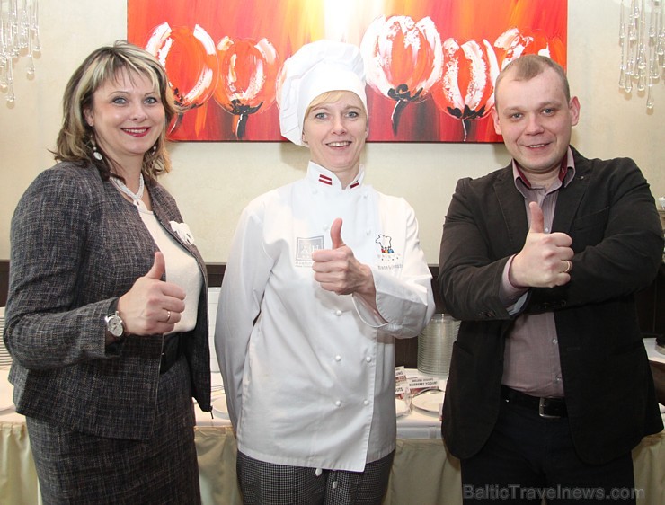 Rīgas četru zvaigžņu viesnīcas «Avalon Hotel» mārketinga vadītāja Una Pilmane, restorāna «Avalon» šefpavāra Dace Gribuste un viesnīcas direktors Dmitr Rīgas četru zvaigžņu viesnīcas «Avalon Hotel» mārketinga vadītāja Una Pilmane, restorāna «Avalon» šefpavāra Dace Gribuste un viesnīcas direktors Dmitr 137399