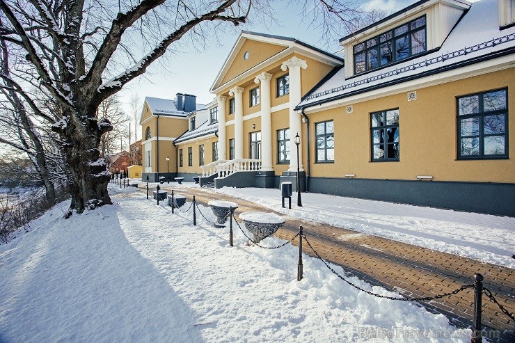 Ventas upes gleznainajā krastā, kur vienuviet saplūst lauku miers ar pilsētas šarmu, atrodas viena no senākajām Latvijas muižām - Skrundas muiža Ventas upes gleznainajā krastā, kur vienuviet saplūst lauku miers ar pilsētas šarmu, atrodas viena no senākajām Latvijas muižām - Skrundas muiža 143433