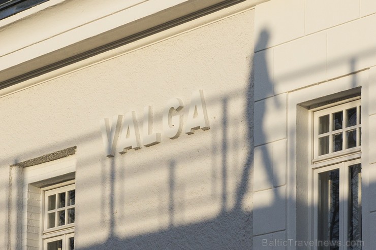 Valga ir dzelzceļa mezgla stacija Igaunijā, Valgas apriņķa Valgas pilsētā un tajā saslēdzas trīs dzelzceļa līnijas: Tartu—Valga, Valga—Koidula un Rīga Valga ir dzelzceļa mezgla stacija Igaunijā, Valgas apriņķa Valgas pilsētā un tajā saslēdzas trīs dzelzceļa līnijas: Tartu—Valga, Valga—Koidula un Rīga 144517