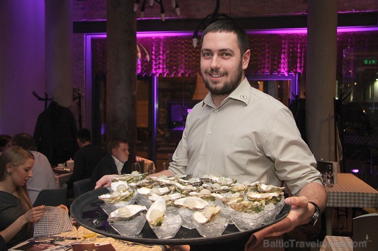 Rīgas restorāns «Melnā bite» piedāvāja 18/19.03.2015 vakariņas ar Michelin zvaigznes pavāru Alfredo Russo no Itālijas Rīgas restorāns «Melnā bite» piedāvāja 18/19.03.2015 vakariņas ar Michelin zvaigznes pavāru Alfredo Russo no Itālijas 145333