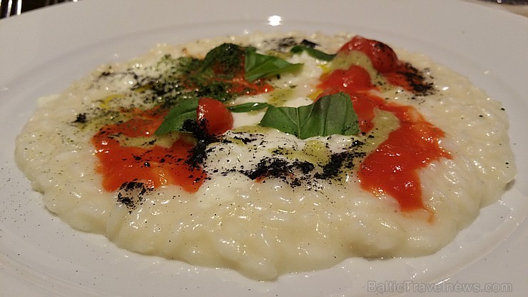 Rīgas restorāns «Melnā bite» piedāvāja 18/19.03.2015 vakariņas ar Michelin zvaigznes pavāru Alfredo Russo no Itālijas - risoto Pizza Margherita Rīgas restorāns «Melnā bite» piedāvāja 18/19.03.2015 vakariņas ar Michelin zvaigznes pavāru Alfredo Russo no Itālijas - risoto Pizza Margherita 145335