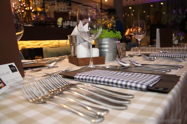 Rīgas restorāns «Melnā bite» piedāvāja 18/19.03.2015 vakariņas ar Michelin zvaigznes pavāru Alfredo Russo no Itālijas Rīgas restorāns «Melnā bite» piedāvāja 18/19.03.2015 vakariņas ar Michelin zvaigznes pavāru Alfredo Russo no Itālijas 145340