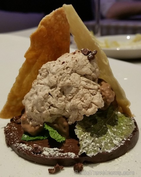 Rīgas restorāns «Melnā bite» piedāvāja 18/19.03.2015 vakariņas ar Michelin zvaigznes pavāru Alfredo Russo no Itālijas - tumšās šokolādes un piparmētr Rīgas restorāns «Melnā bite» piedāvāja 18/19.03.2015 vakariņas ar Michelin zvaigznes pavāru Alfredo Russo no Itālijas - tumšās šokolādes un piparmētr 145345
