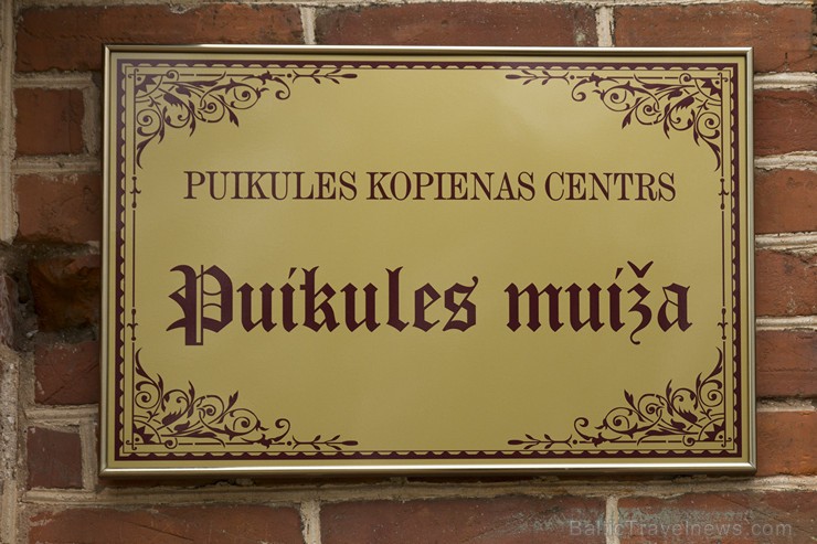 Puikule dokumentos minēta jau 13. gs. Puikules muiža piederējusi vairākām dzimtām, līdz 18. gs. to savā īpašumā ieguva baronu fon Klotu dzimta, kurai Puikule dokumentos minēta jau 13. gs. Puikules muiža piederējusi vairākām dzimtām, līdz 18. gs. to savā īpašumā ieguva baronu fon Klotu dzimta, kurai 145352