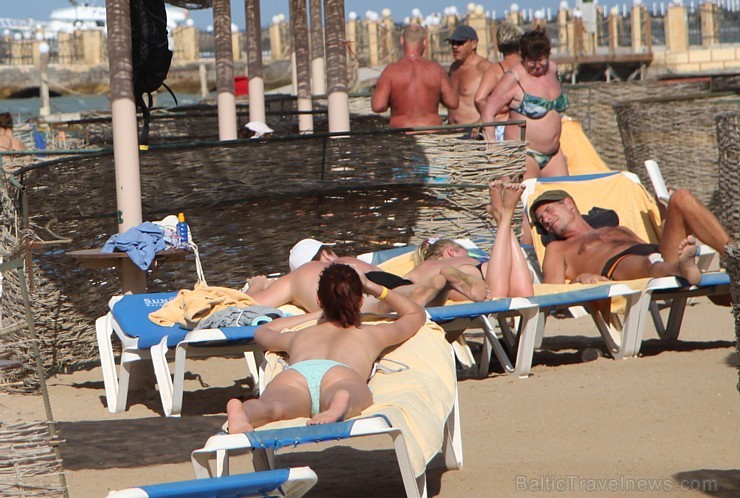 Travelnews.lv iepazīst Hurgadas viesnīcas «Sentido Mamlouk Palace» pludmali 146284