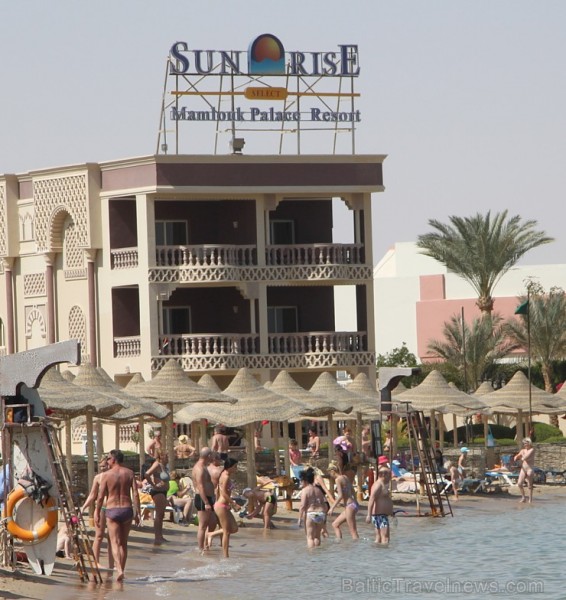 Travelnews.lv iepazīst Hurgadas viesnīcas «Sentido Mamlouk Palace» pludmali 146293