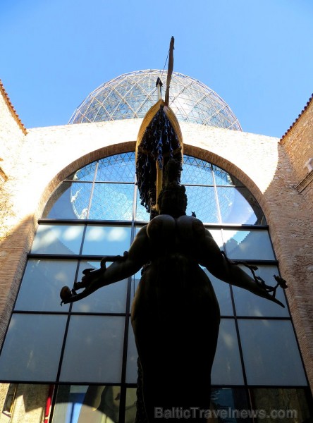 Salvadora Dali teātris-muzejs Spānijas pilsētā Figeresā pārsteidz un šokē 146825