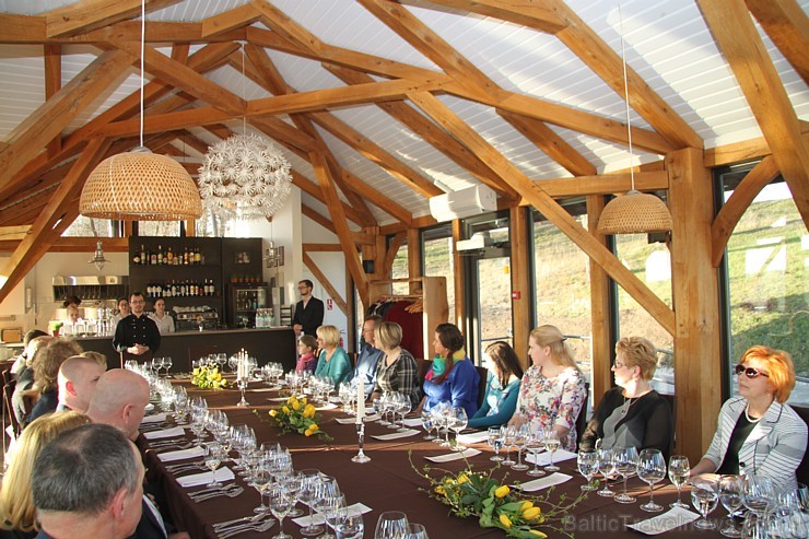 Travelnews.lv redakcija apciemo Pūres rekonstruēto restorānu «Terase» un piedalās gardēžu vakariņās ar šefpavāru Nauris Hauka. www.PureChocolate.lv Travelnews.lv redakcija apciemo Pūres rekonstruēto restorānu «Terase» un piedalās gardēžu vakariņās ar šefpavāru Nauris Hauka. www.PureChocolate.lv 147124