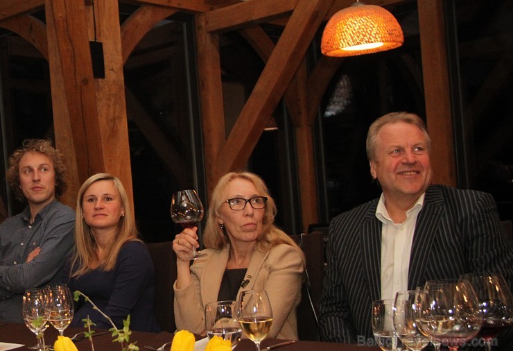 Travelnews.lv redakcija apciemo Pūres rekonstruēto restorānu «Terase» un piedalās gardēžu vakariņās ar šefpavāru Nauris Hauka. www.PureChocolate.lv Travelnews.lv redakcija apciemo Pūres rekonstruēto restorānu «Terase» un piedalās gardēžu vakariņās ar šefpavāru Nauris Hauka. www.PureChocolate.lv 147171