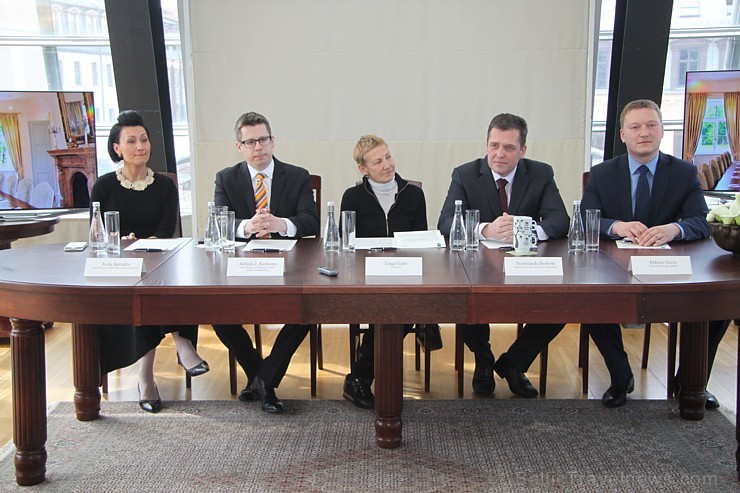 No kreisās: Iveta Sprūdža (Hotel Bergs), Aleksis J. Karlsons (Hotel Bergs), arhitekte Zaiga Gaile, Kandavas novada domes priekšsēdētājs Normunds Štofe No kreisās: Iveta Sprūdža (Hotel Bergs), Aleksis J. Karlsons (Hotel Bergs), arhitekte Zaiga Gaile, Kandavas novada domes priekšsēdētājs Normunds Štofe 147319