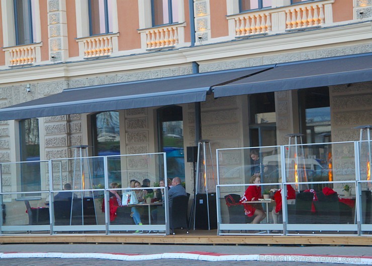 Vecrīgas viesnīcas restorāns «De Commerce Gastro Pub 1871» pirmo reizi vēsturē atver vasaras terasi. Vairāk informācijas - www.decommerce.lv Vecrīgas viesnīcas restorāns «De Commerce Gastro Pub 1871» pirmo reizi vēsturē atver vasaras terasi. Vairāk informācijas - www.decommerce.lv 148072