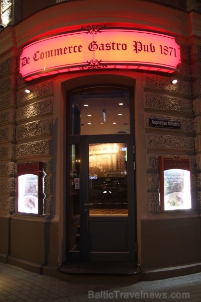 Vecrīgas viesnīcas restorāns «De Commerce Gastro Pub 1871» pirmo reizi vēsturē atver vasaras terasi. Vairāk informācijas - www.decommerce.lv Vecrīgas viesnīcas restorāns «De Commerce Gastro Pub 1871» pirmo reizi vēsturē atver vasaras terasi. Vairāk informācijas - www.decommerce.lv 148108