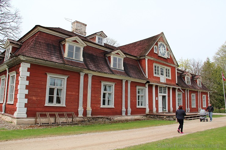 Travelnews.lv redakcija apciemo skaisto Ungurmuižu un piedalās sezonu noslēdzošajā pavārmākslas meistarklasē ar pavārēm no Vinetas un Allas Kārumlādes Travelnews.lv redakcija apciemo skaisto Ungurmuižu un piedalās sezonu noslēdzošajā pavārmākslas meistarklasē ar pavārēm no Vinetas un Allas Kārumlādes 148146