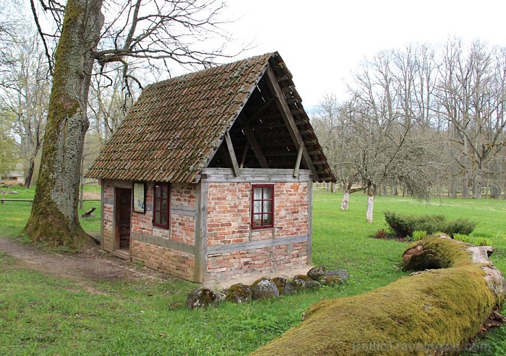 Travelnews.lv redakcija apciemo skaisto Ungurmuižu un piedalās sezonu noslēdzošajā pavārmākslas meistarklasē ar pavārēm no Vinetas un Allas Kārumlādes Travelnews.lv redakcija apciemo skaisto Ungurmuižu un piedalās sezonu noslēdzošajā pavārmākslas meistarklasē ar pavārēm no Vinetas un Allas Kārumlādes 148177
