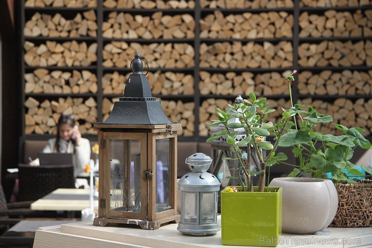 Restorāns «Lighthouse» ir viena no mājīgākajām atpūtas vietām Jūrmalā, kas piedāvā gardas maltītes uz tūristu iecienītās Jomas ielas. Informācijai: ww Restorāns «Lighthouse» ir viena no mājīgākajām atpūtas vietām Jūrmalā, kas piedāvā gardas maltītes uz tūristu iecienītās Jomas ielas. Informācijai: ww 148288