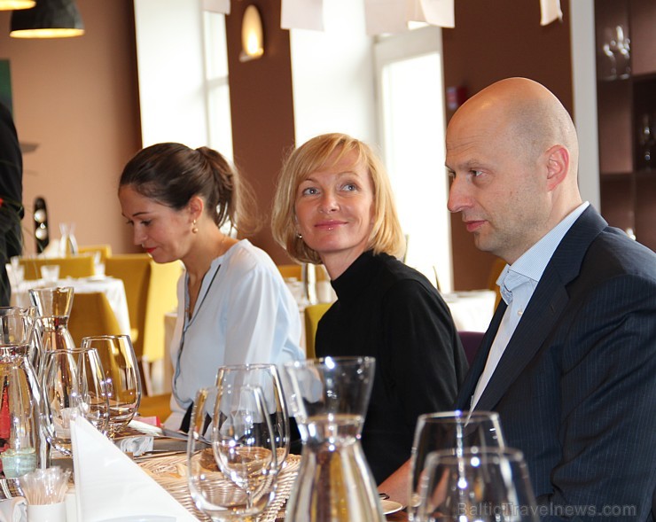 Wellton Hotel Group vadītāja Jeļena Stirna, Latvia Tours direktore Ieva Keiša, ELKOR mārketinga vadītājs Rolands Feldmanis Wellton Hotel Group vadītāja Jeļena Stirna, Latvia Tours direktore Ieva Keiša, ELKOR mārketinga vadītājs Rolands Feldmanis 148768