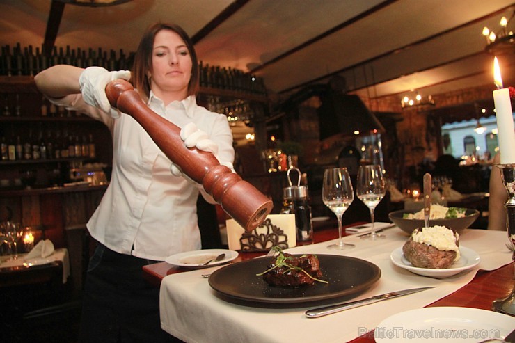 Travelnews.lv redakcija 25.05.2015 apciemo Rīgas restorānu «Steiku Haoss» Tērbatas ielā - www.SteikuHaoss.lv Travelnews.lv redakcija 25.05.2015 apciemo Rīgas restorānu «Steiku Haoss» Tērbatas ielā - www.SteikuHaoss.lv 150347