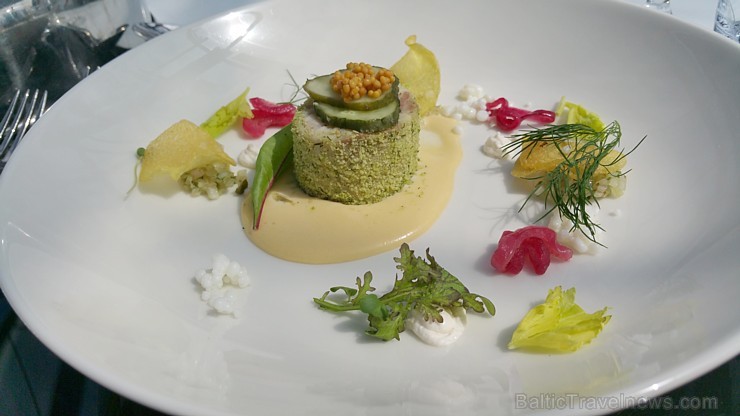 Travelnews.lv redakcija ar Rīgas viesnīcas Mercure Hotel Rīga atbalstu 2.06.2015 izbauda debesu restorānu «Dinner in the sky Riga» Travelnews.lv redakcija ar Rīgas viesnīcas Mercure Hotel Rīga atbalstu 2.06.2015 izbauda debesu restorānu «Dinner in the sky Riga» 150674