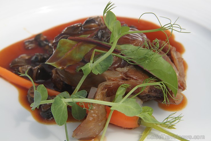Travelnews.lv redakcija ar Rīgas viesnīcas Mercure Hotel Rīga atbalstu 2.06.2015 izbauda debesu restorānu «Dinner in the sky Riga» Travelnews.lv redakcija ar Rīgas viesnīcas Mercure Hotel Rīga atbalstu 2.06.2015 izbauda debesu restorānu «Dinner in the sky Riga» 150677