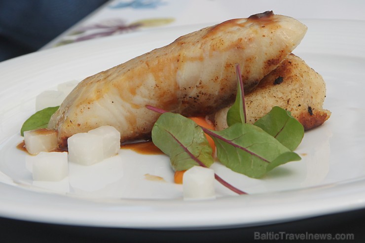 Travelnews.lv redakcija ar Rīgas viesnīcas Mercure Hotel Rīga atbalstu 2.06.2015 izbauda debesu restorānu «Dinner in the sky Riga» Travelnews.lv redakcija ar Rīgas viesnīcas Mercure Hotel Rīga atbalstu 2.06.2015 izbauda debesu restorānu «Dinner in the sky Riga» 150678