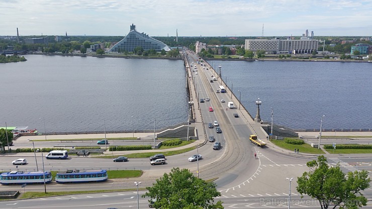 Travelnews.lv redakcija ar Rīgas viesnīcas Mercure Hotel Rīga atbalstu 2.06.2015 izbauda debesu restorānu «Dinner in the sky Riga» Travelnews.lv redakcija ar Rīgas viesnīcas Mercure Hotel Rīga atbalstu 2.06.2015 izbauda debesu restorānu «Dinner in the sky Riga» 150682