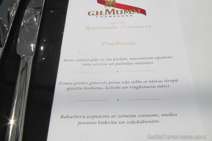 Travelnews.lv redakcija ar Rīgas viesnīcas Mercure Hotel Rīga atbalstu 2.06.2015 izbauda debesu restorānu «Dinner in the sky Riga» Travelnews.lv redakcija ar Rīgas viesnīcas Mercure Hotel Rīga atbalstu 2.06.2015 izbauda debesu restorānu «Dinner in the sky Riga» 150699