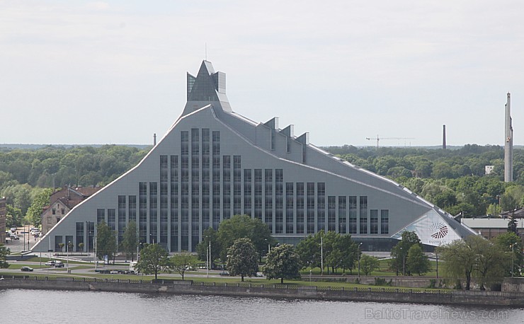 Travelnews.lv redakcija ar Rīgas viesnīcas Mercure Hotel Rīga atbalstu 2.06.2015 izbauda debesu restorānu «Dinner in the sky Riga» 150703