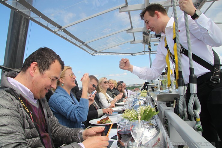 Travelnews.lv redakcija ar Rīgas viesnīcas Mercure Hotel Rīga atbalstu 2.06.2015 izbauda debesu restorānu «Dinner in the sky Riga» Travelnews.lv redakcija ar Rīgas viesnīcas Mercure Hotel Rīga atbalstu 2.06.2015 izbauda debesu restorānu «Dinner in the sky Riga» 150705