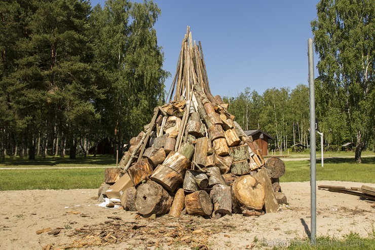 Rankuļraga kempingā «Klintis» 23. jūnijā Jūs gaida: dzīvā mūzika, konkursi un balvas un svētku ugunskuru kurināšana Rankuļraga kempingā «Klintis» 23. jūnijā Jūs gaida: dzīvā mūzika, konkursi un balvas un svētku ugunskuru kurināšana 152167