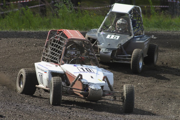 Ar spraigām cīņām sporta kompleksā 333 skatītājus priecē NEZ rallijkrosa čempionāts 155971