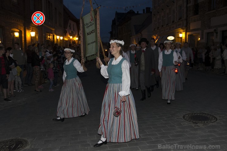 Cēsu svētkos atjaunota gājiena tradīcija 156343