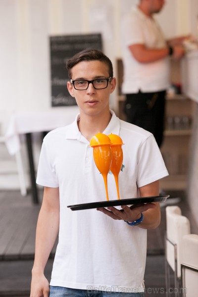 Sadarbībā ar Veuve Clicquot restorāna SEZONA dzirkstošajā vakarā tiek baudīta vasarīga mūzika, šampanietis un uzkodas Sadarbībā ar Veuve Clicquot restorāna SEZONA dzirkstošajā vakarā tiek baudīta vasarīga mūzika, šampanietis un uzkodas 156572