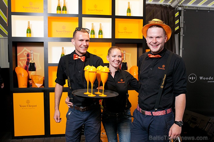 Sadarbībā ar Veuve Clicquot restorāna SEZONA dzirkstošajā vakarā tiek baudīta vasarīga mūzika, šampanietis un uzkodas Sadarbībā ar Veuve Clicquot restorāna SEZONA dzirkstošajā vakarā tiek baudīta vasarīga mūzika, šampanietis un uzkodas 156576