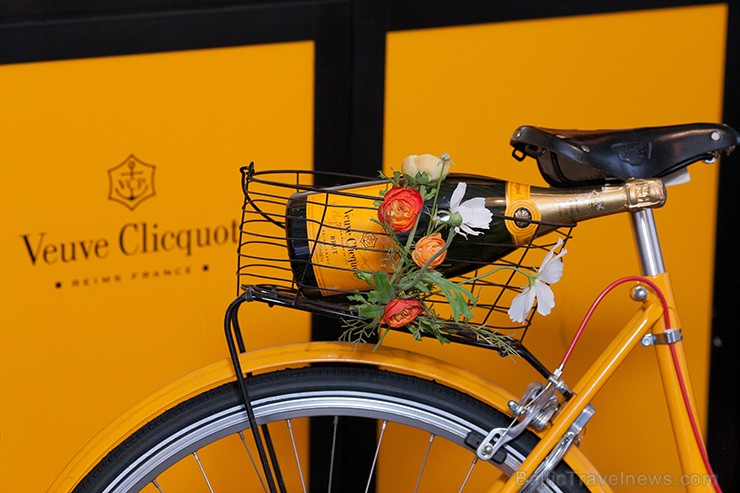 Sadarbībā ar Veuve Clicquot restorāna SEZONA dzirkstošajā vakarā tiek baudīta vasarīga mūzika, šampanietis un uzkodas Sadarbībā ar Veuve Clicquot restorāna SEZONA dzirkstošajā vakarā tiek baudīta vasarīga mūzika, šampanietis un uzkodas 156584