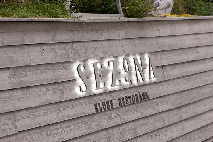 Sadarbībā ar Veuve Clicquot restorāna SEZONA dzirkstošajā vakarā tiek baudīta vasarīga mūzika, šampanietis un uzkodas Sadarbībā ar Veuve Clicquot restorāna SEZONA dzirkstošajā vakarā tiek baudīta vasarīga mūzika, šampanietis un uzkodas 156588