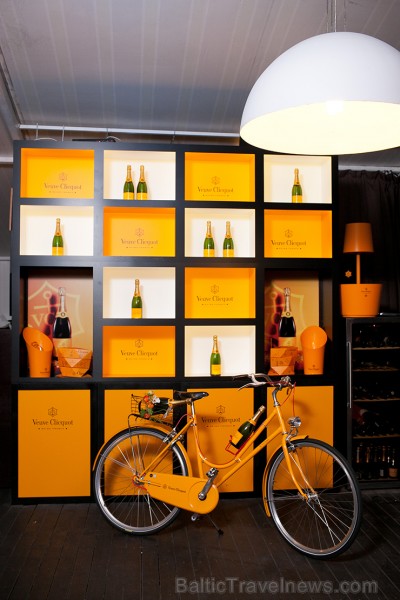 Sadarbībā ar Veuve Clicquot restorāna SEZONA dzirkstošajā vakarā tiek baudīta vasarīga mūzika, šampanietis un uzkodas Sadarbībā ar Veuve Clicquot restorāna SEZONA dzirkstošajā vakarā tiek baudīta vasarīga mūzika, šampanietis un uzkodas 156597