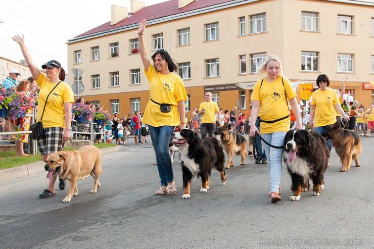 Ar krāšņu svētku gājienu sākas Valmieras svētki 157640