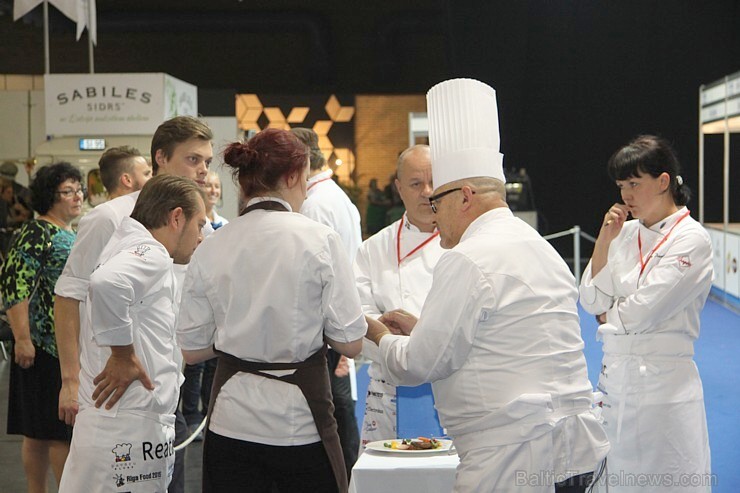 Starptautiskā šefpavāru žūrija 3.09.2015 izstādē Riga Food 2015 atzinīgi vērtē «Latvijas pavārzellis 2015» sagatavotos ēdienus Starptautiskā šefpavāru žūrija 3.09.2015 izstādē Riga Food 2015 atzinīgi vērtē «Latvijas pavārzellis 2015» sagatavotos ēdienus 159834