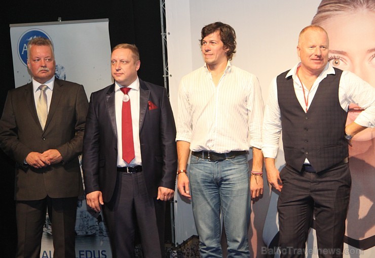 «Riga Food 2015» izstādes laikā norisinājās bezalkoholisko kokteiļu bārmeņu sacensības «Evian Latvia Cup 2015» «Riga Food 2015» izstādes laikā norisinājās bezalkoholisko kokteiļu bārmeņu sacensības «Evian Latvia Cup 2015» 160135