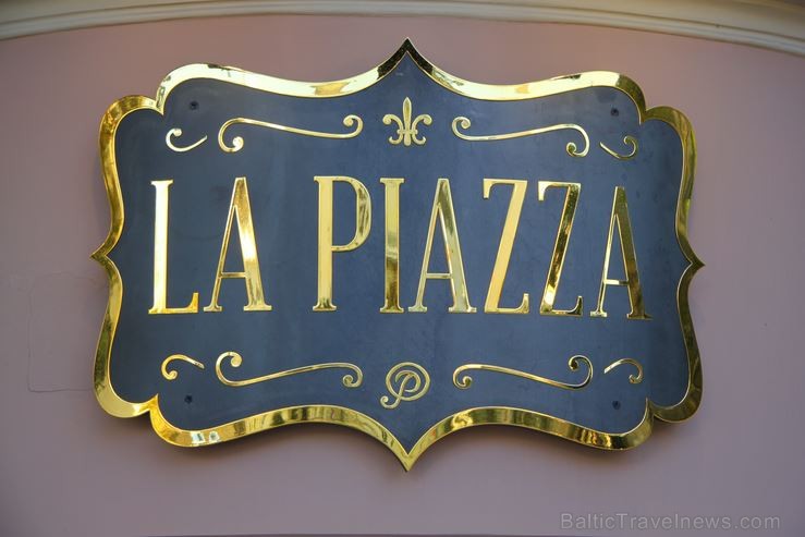 Mīlestību pret itāļu virtuvi un restorāna viesiem «La Piazza» ar prieku izpauž katrā pagatavotā ēdienā un draudzīgā restorāna atmosfērā. Restorāns atr Mīlestību pret itāļu virtuvi un restorāna viesiem «La Piazza» ar prieku izpauž katrā pagatavotā ēdienā un draudzīgā restorāna atmosfērā. Restorāns atr 163143