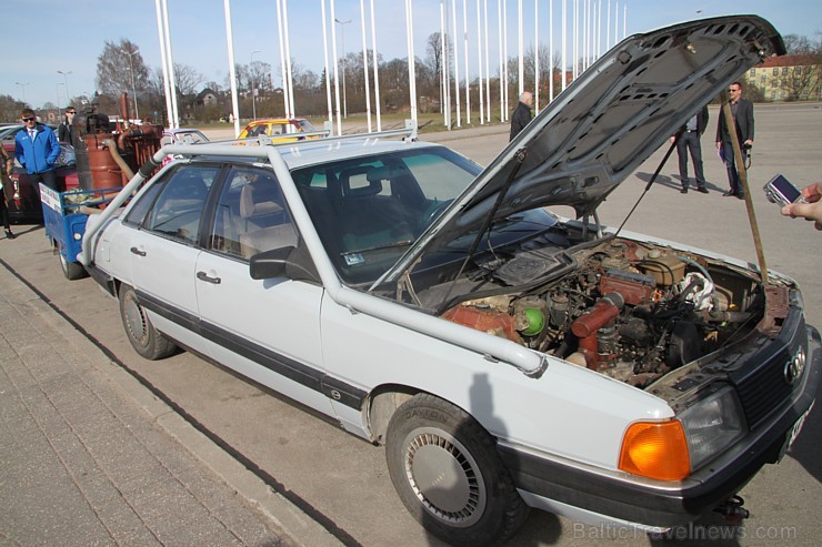 Vecā Audi īpašnieks plāno savu izgudrojumu pārcelt uz kādu vieglā kravas automobiļa bāzi, lai braukšana ir ērtāka Vecā Audi īpašnieks plāno savu izgudrojumu pārcelt uz kādu vieglā kravas automobiļa bāzi, lai braukšana ir ērtāka 171816