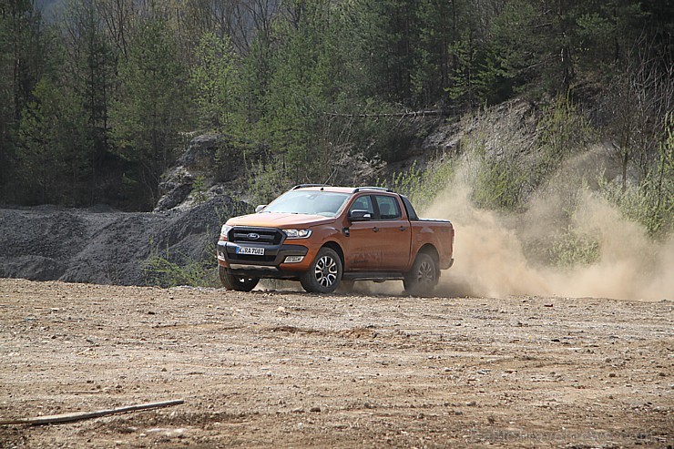 Travelnews.lv redakcija ar jauno Ford Ranger un instruktoru vadībā dodas Slovēnijas šķēršļu poligonā Travelnews.lv redakcija ar jauno Ford Ranger un instruktoru vadībā dodas Slovēnijas šķēršļu poligonā 172036